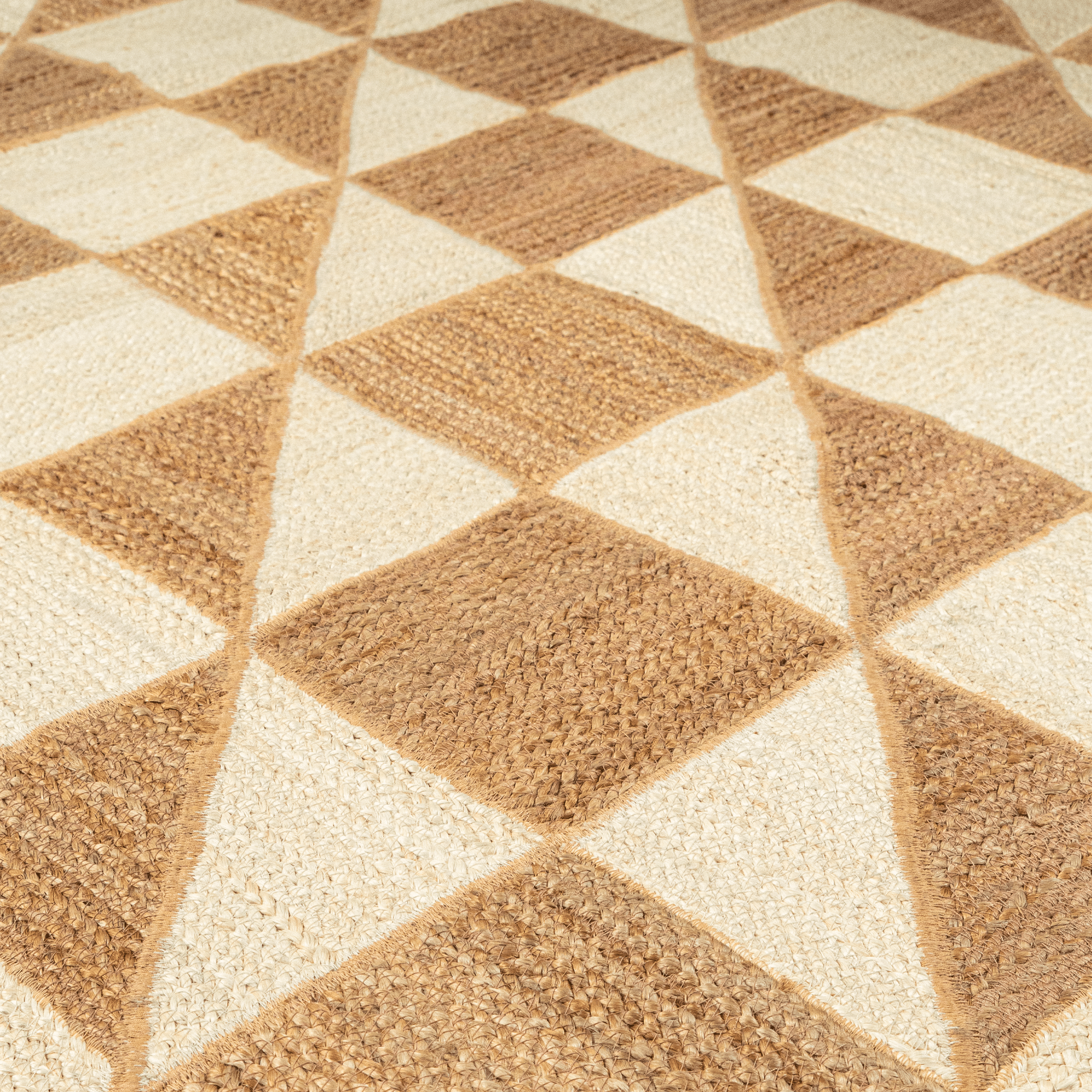 Two-Tone Geometric Jute Carpet (2)